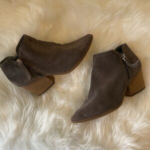Vince Camuto Nethera Ankle Booties 6 1/2
